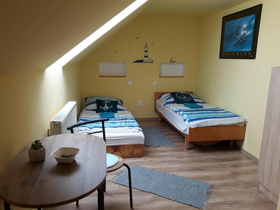 Kis Rigo Vendeghaz Hotel ชาลโกตาร์ยัน ภายนอก รูปภาพ