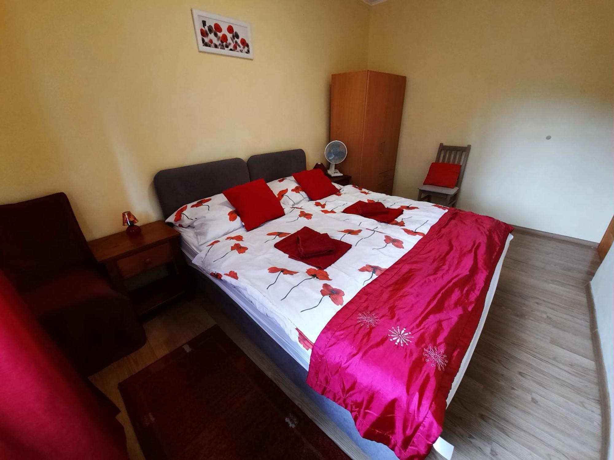 Kis Rigo Vendeghaz Hotel ชาลโกตาร์ยัน ภายนอก รูปภาพ