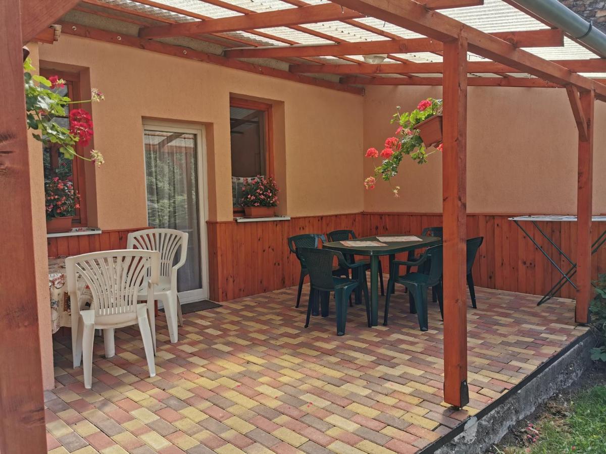 Kis Rigo Vendeghaz Hotel ชาลโกตาร์ยัน ภายนอก รูปภาพ